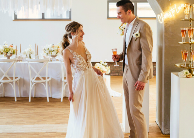 Moderne Location mit industriellem Look für eure Hochzeit